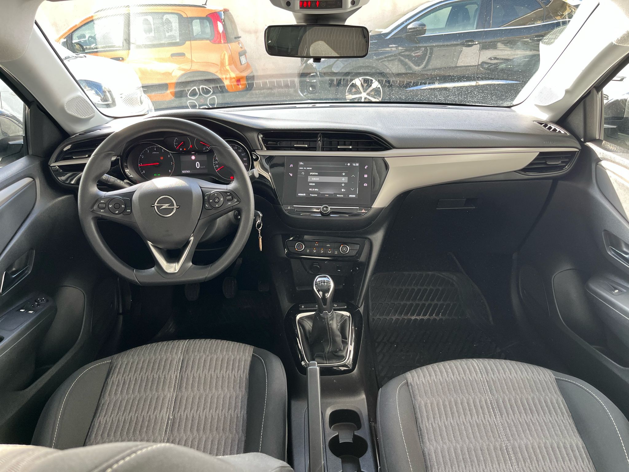 Opel Corsa 1.2 Design & Tech - Immagine 11
