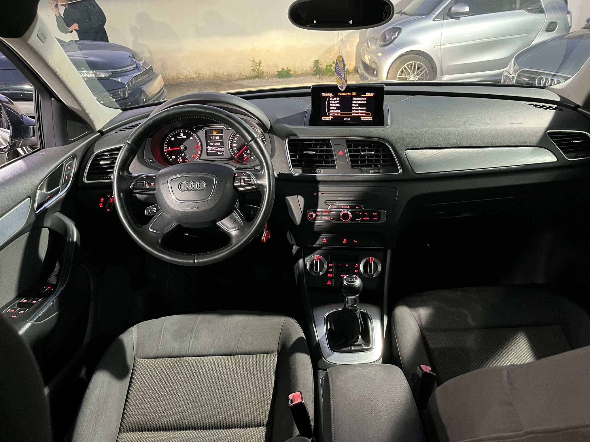 Audi Q3 2.0 TDI S-Line - Immagine 6