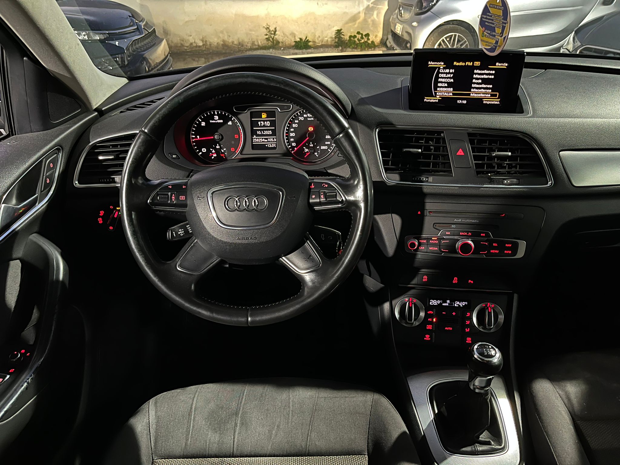 Audi Q3 2.0 TDI S-Line - Immagine 8