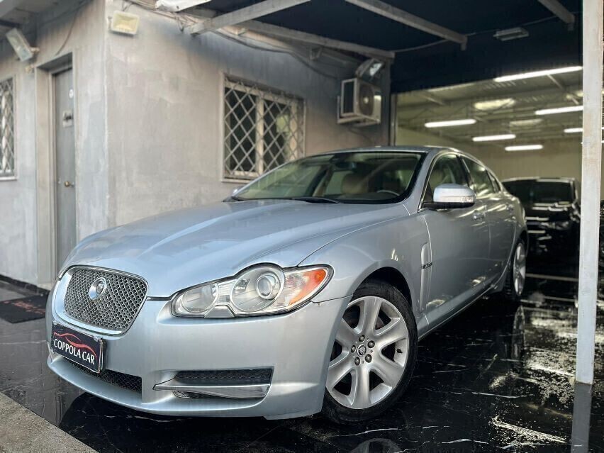 Jaguar  XF  2.7D Premium Luxury automatica - Immagine 2