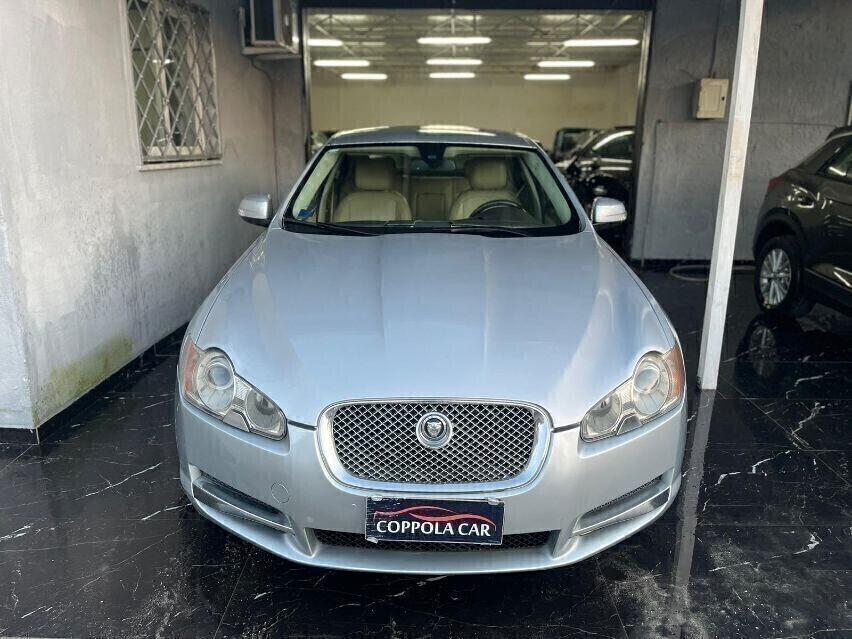 Jaguar  XF  2.7D Premium Luxury automatica - Immagine 3