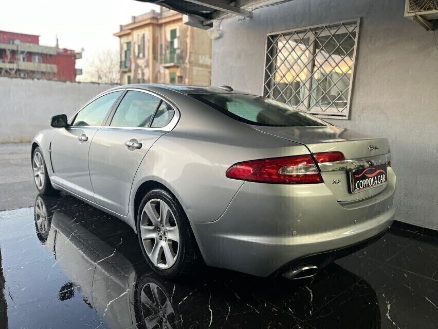 Jaguar  XF  2.7D Premium Luxury automatica - Immagine 6
