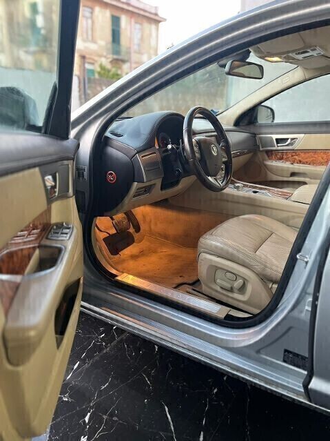 Jaguar  XF  2.7D Premium Luxury automatica - Immagine 10