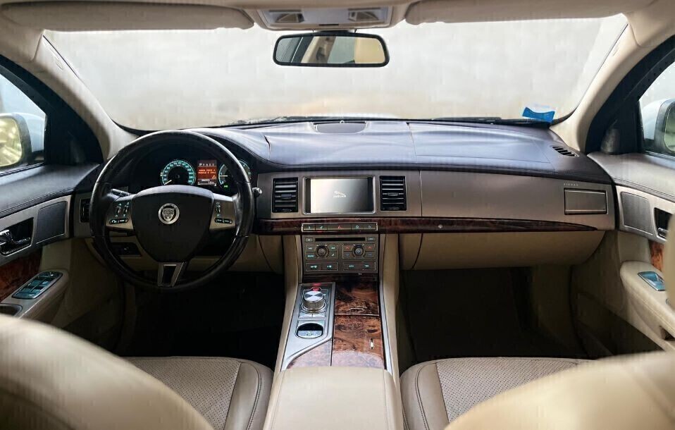 Jaguar  XF  2.7D Premium Luxury automatica - Immagine 14