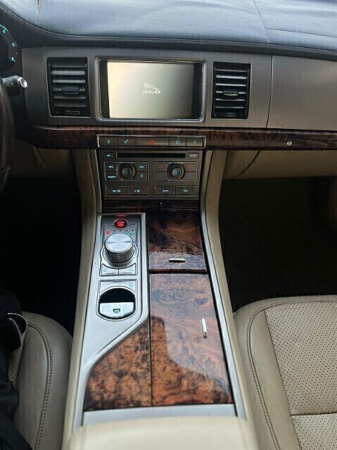 Jaguar  XF  2.7D Premium Luxury automatica - Immagine 16