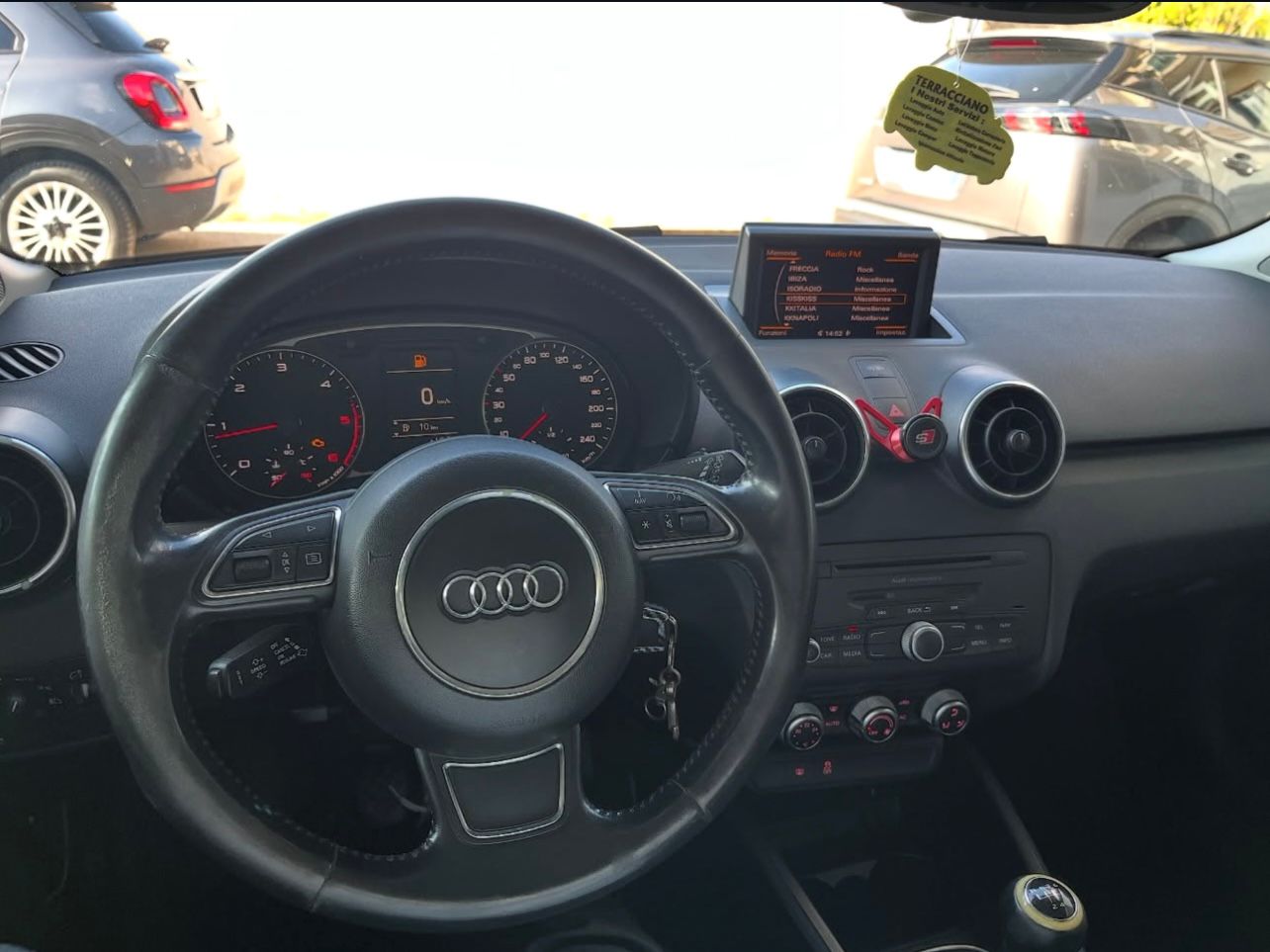Audi a1 2012 3p 1.6 tdi Attraction c/clima 105cv - Immagine 10