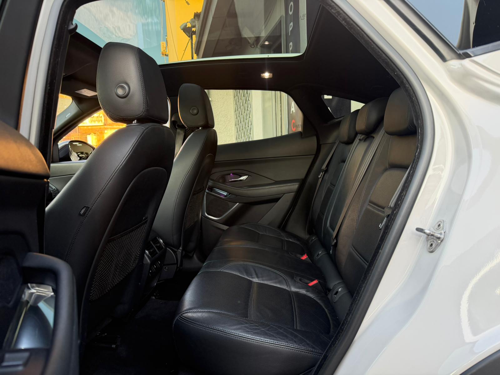 Jaguar E-Pace E-Pace 2.0D 150 CV S - Immagine 16