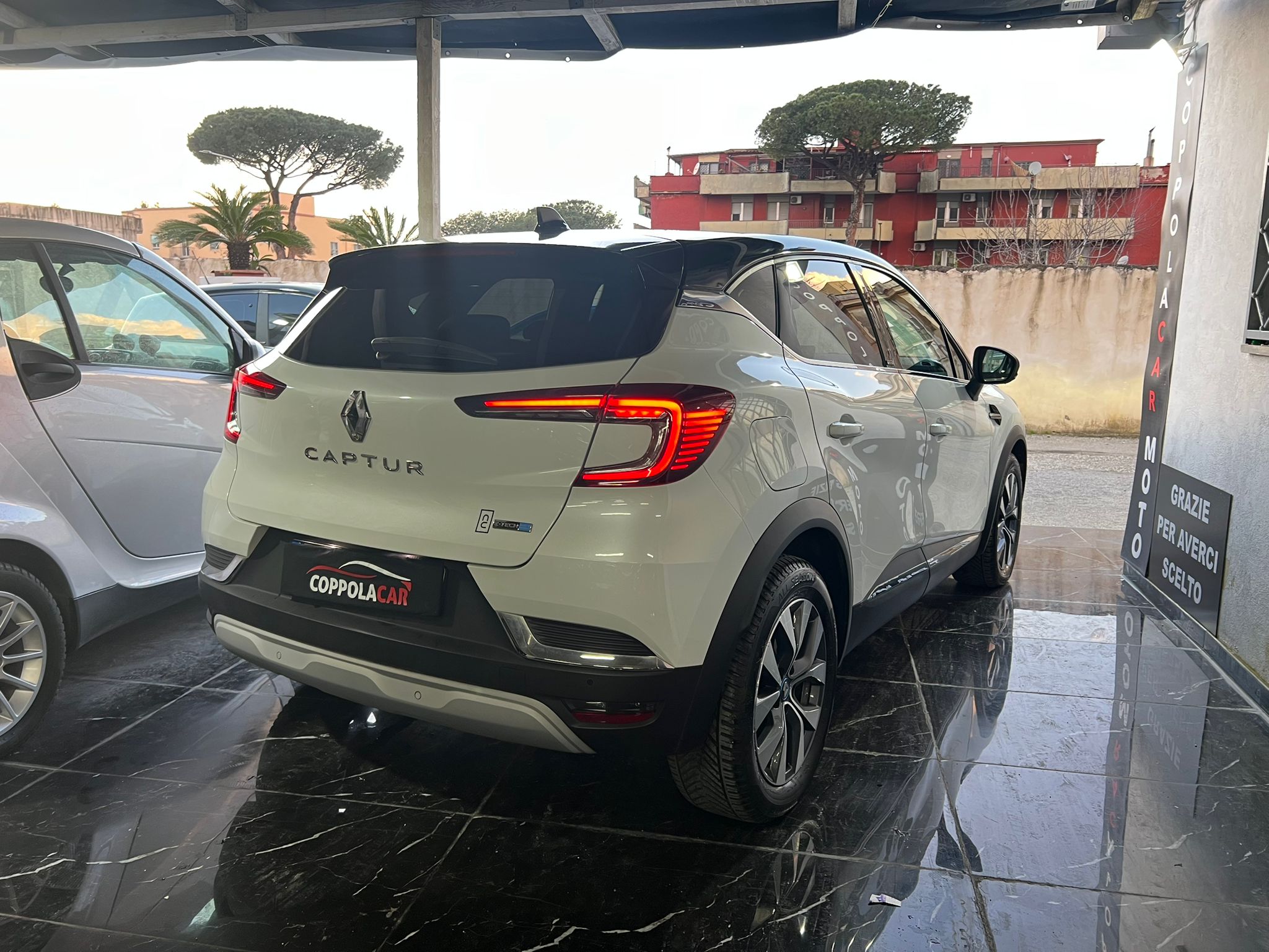 Renault  Captur Plug-In Hybrid - Immagine 2