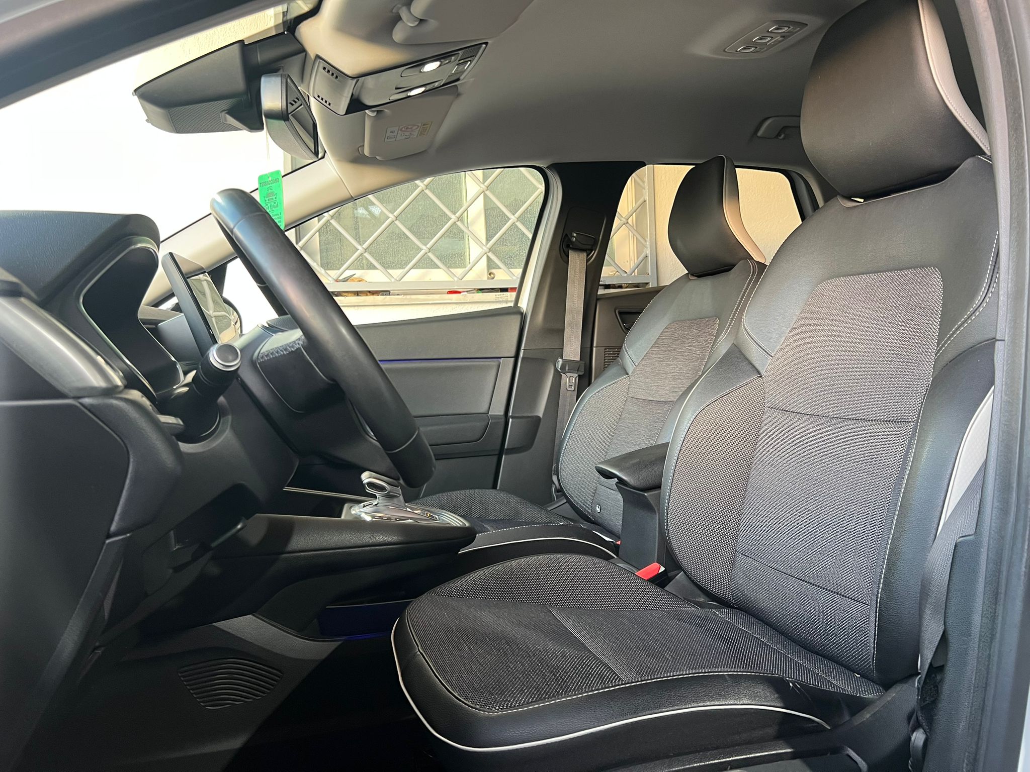 Renault  Captur Plug-In Hybrid - Immagine 5