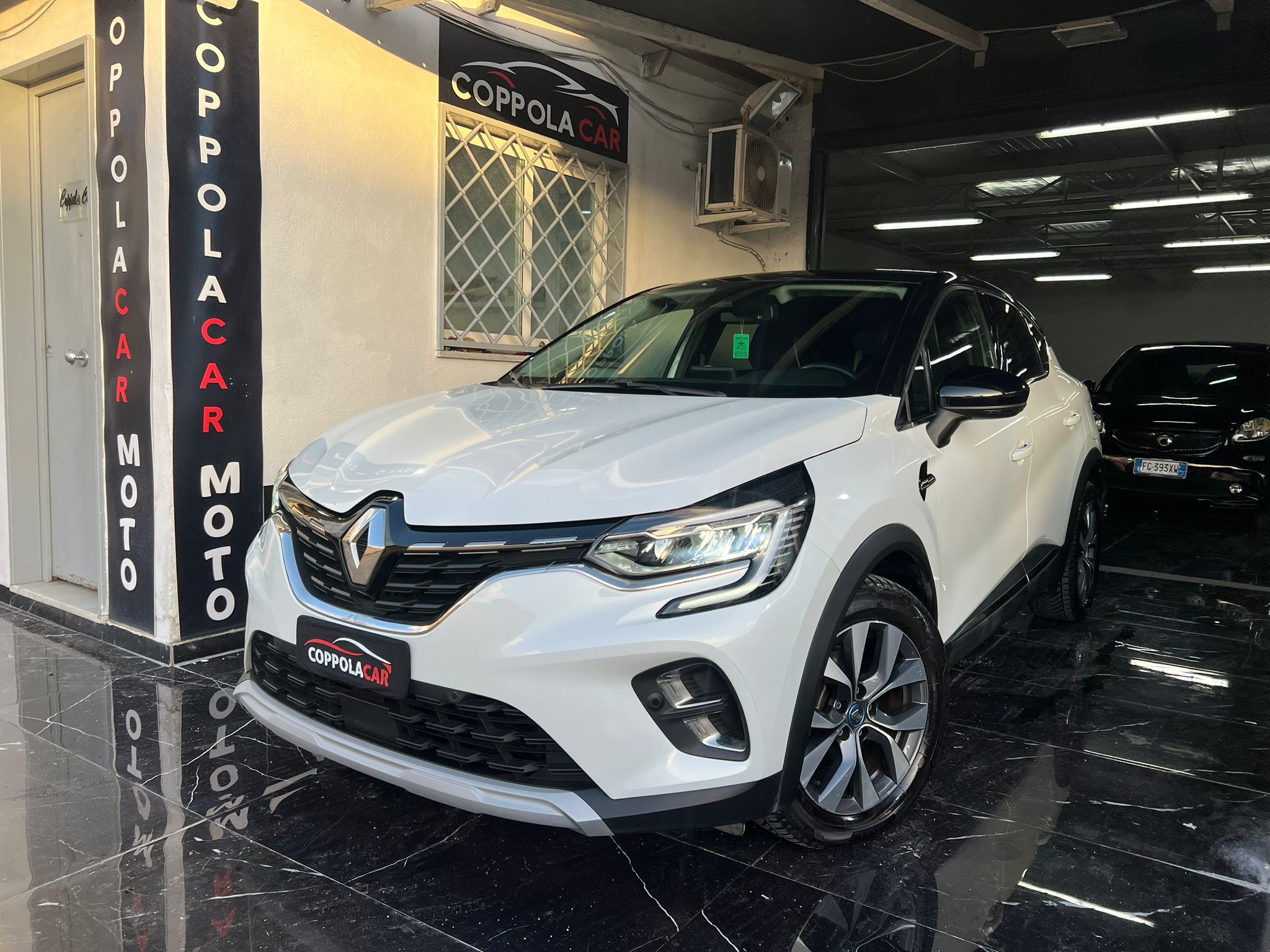 Renault  Captur Plug-In Hybrid E-Tech - Immagine 2