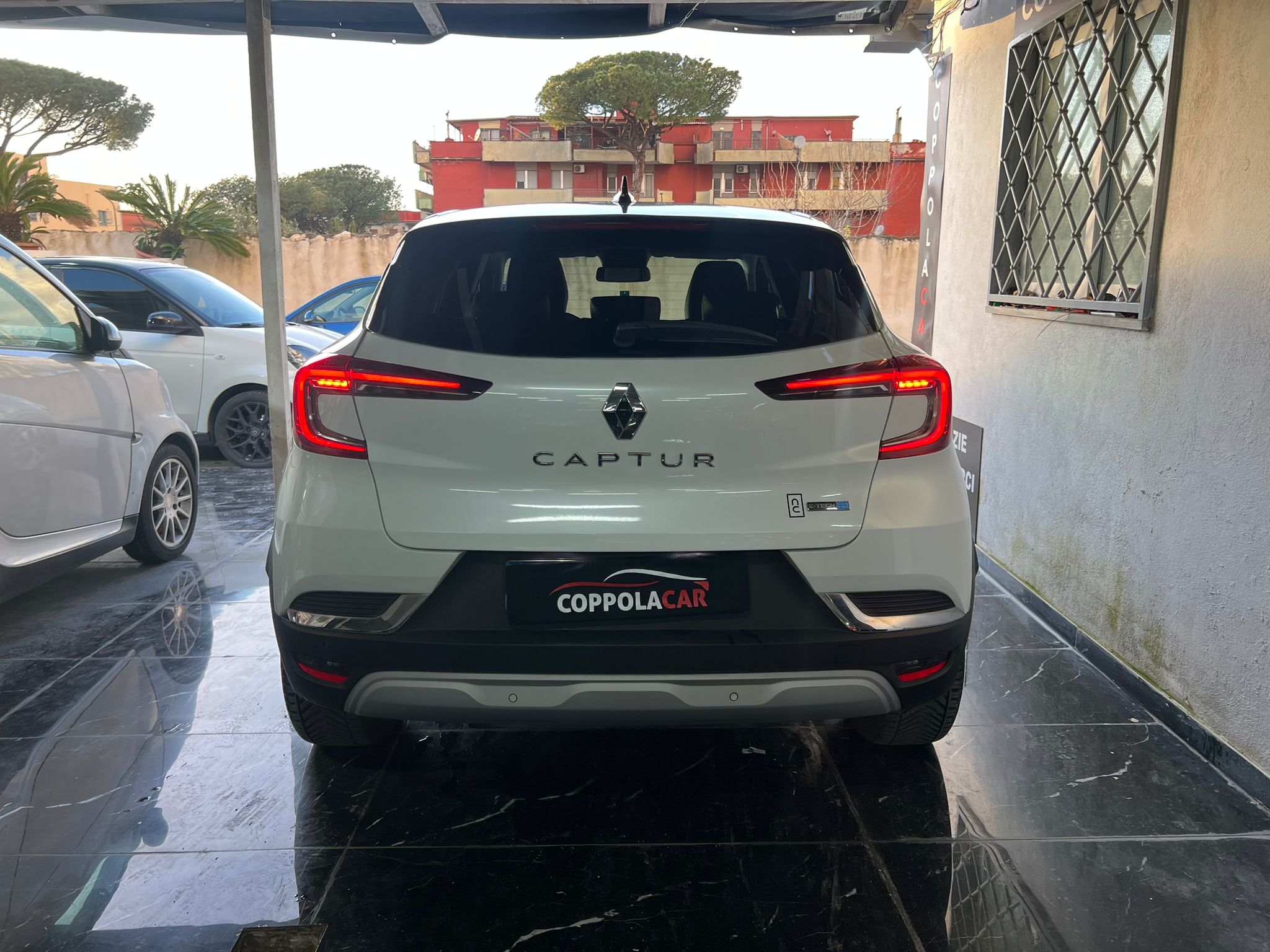 Renault  Captur Plug-In Hybrid E-Tech - Immagine 8