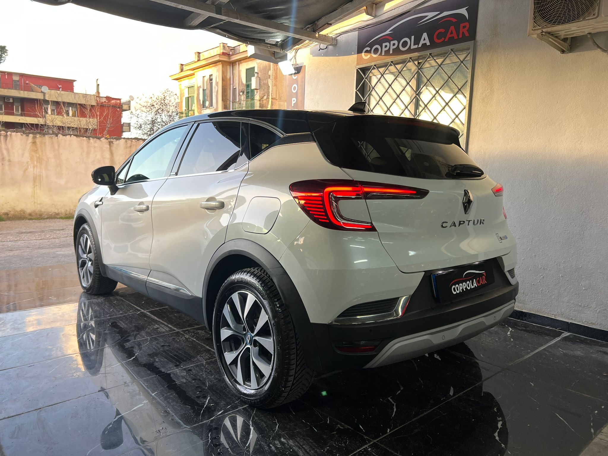 Renault  Captur Plug-In Hybrid E-Tech - Immagine 13