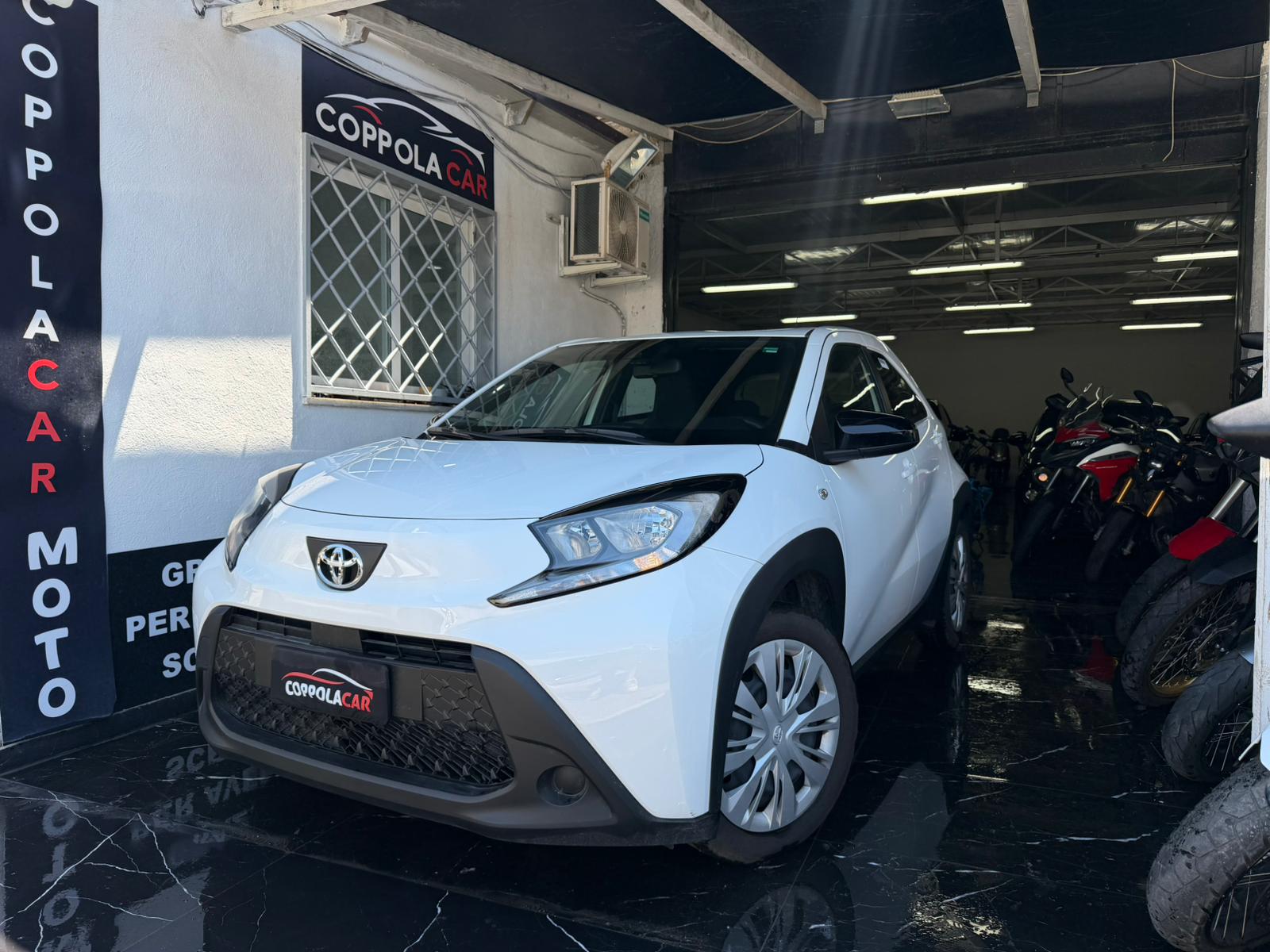 Toyota Aygo X  1.0 VVT-i 72 Cv % Porte Active - Immagine 2