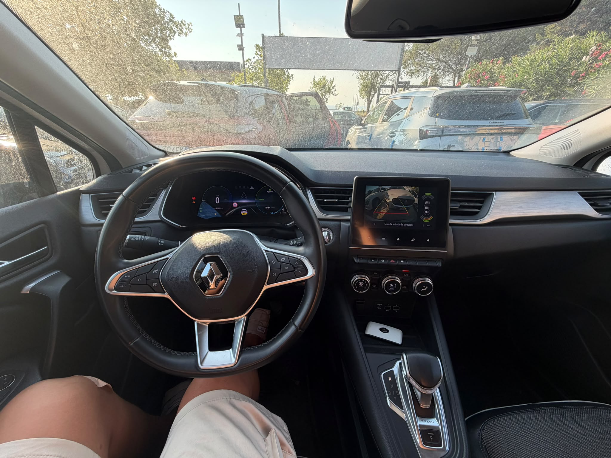 Renault  Captur Plug-In Hybrid E-Tech - Immagine 12