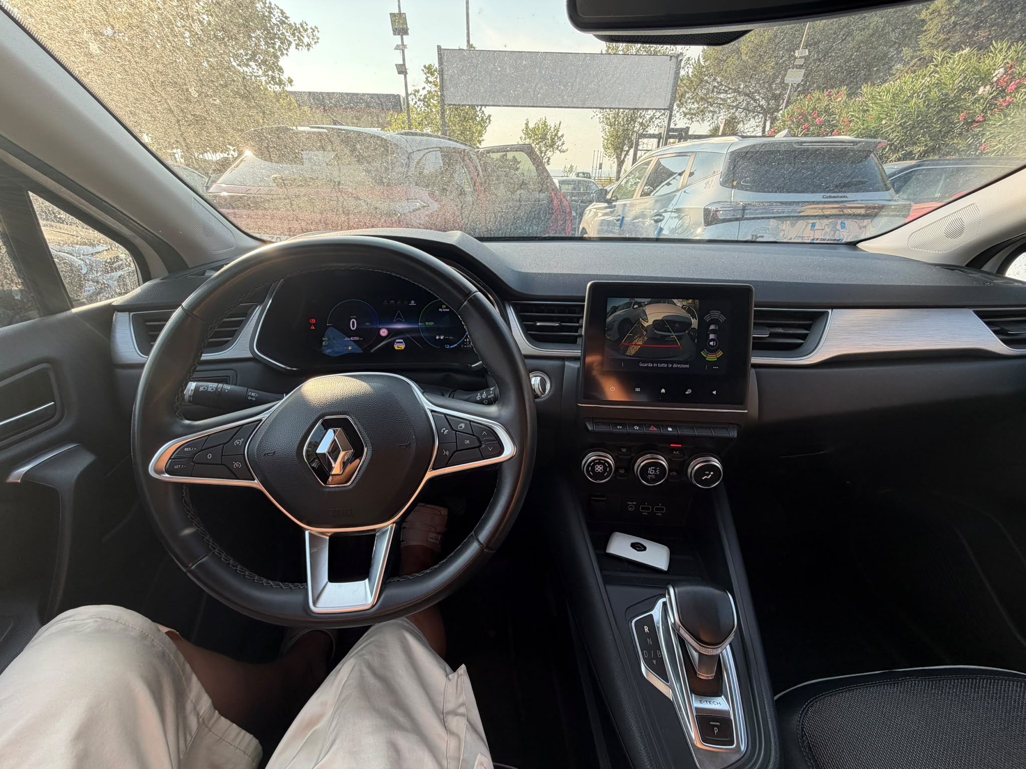 Renault  Captur Plug-In Hybrid E-Tech - Immagine 17