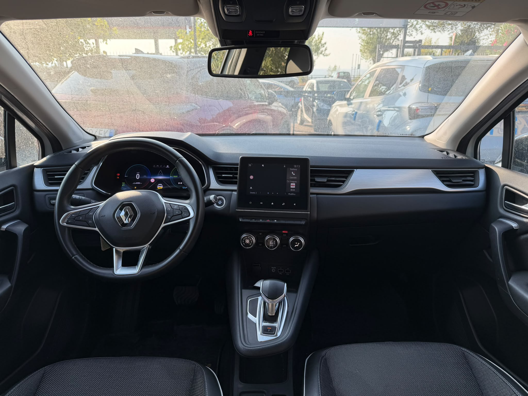 Renault  Captur Plug-In Hybrid E-Tech - Immagine 18