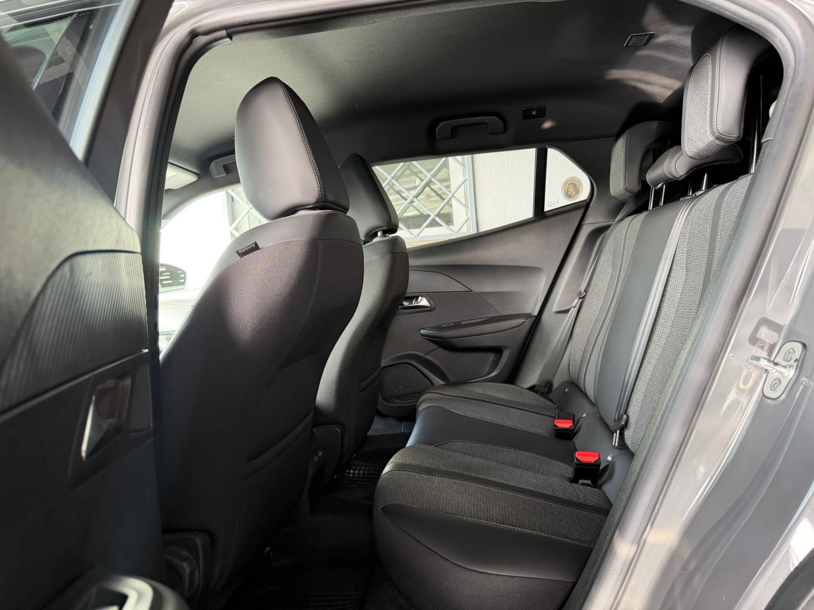 Peugeot  2008  BlueHDi 100 S&S EAT8 Allure - Immagine 15