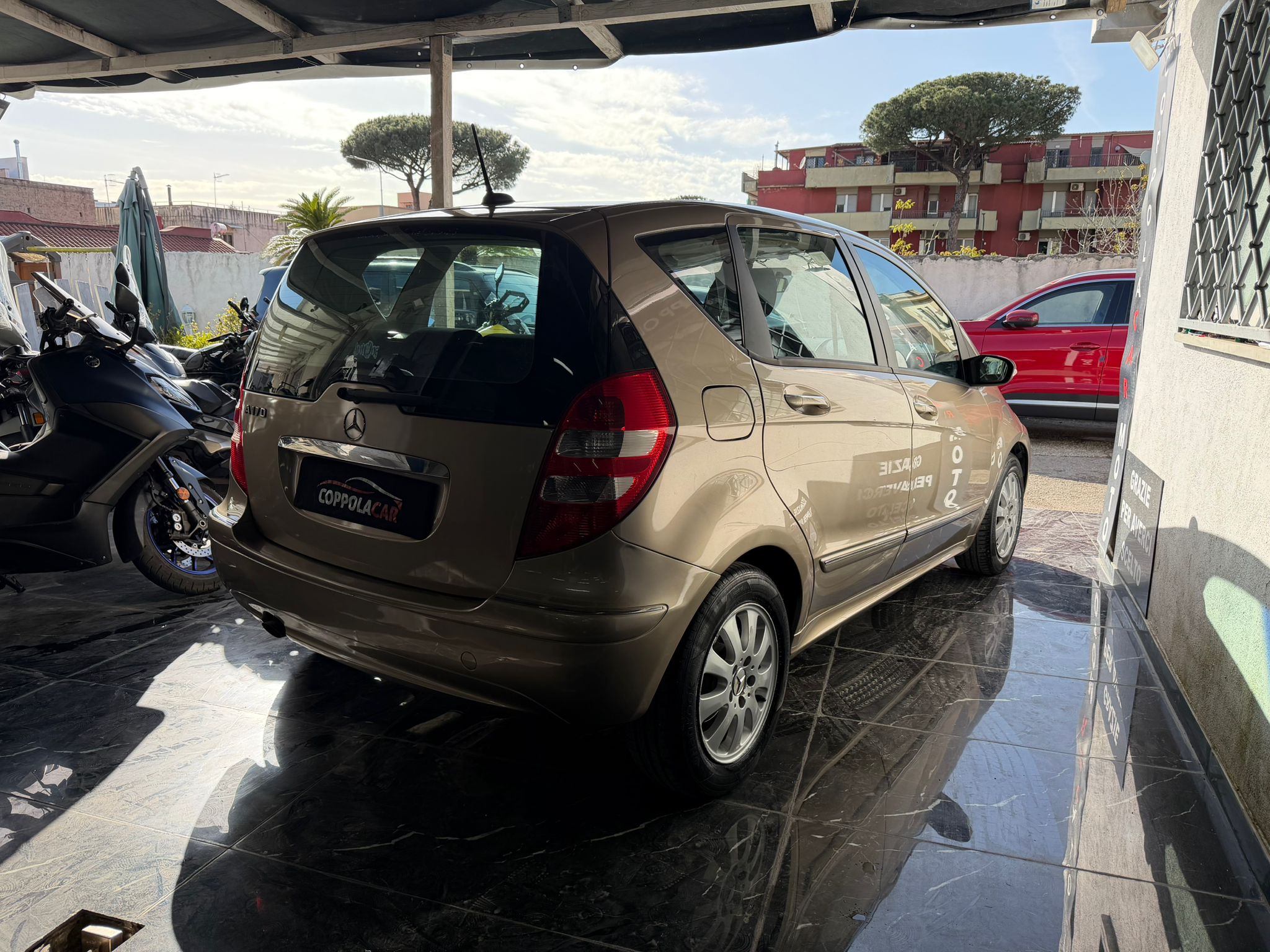 Mercedes-Benz A 180 Premium Plus - Immagine 2