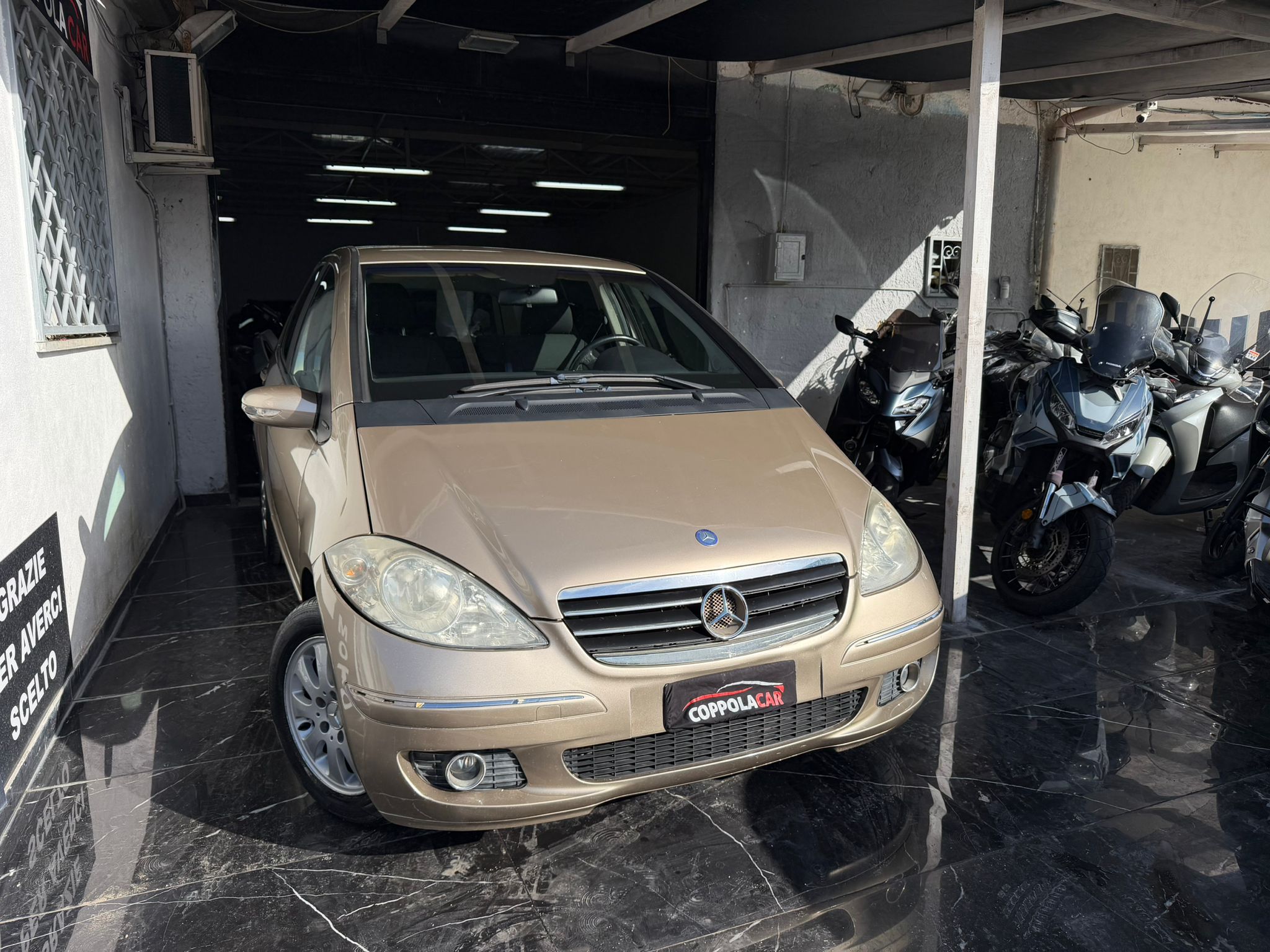Mercedes-Benz A 180 Premium Plus - Immagine 11